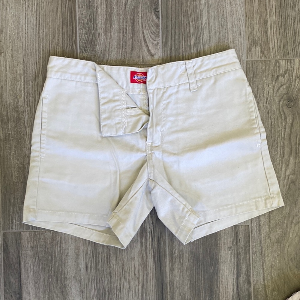 Cream Dickies 4” inseam 12” from waist to hem line. No flaws